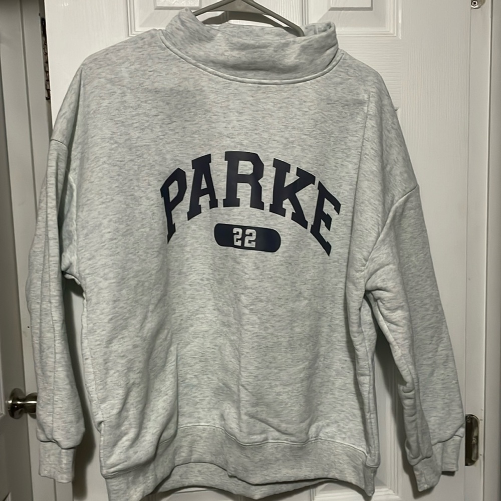 New sweatshirt size medium